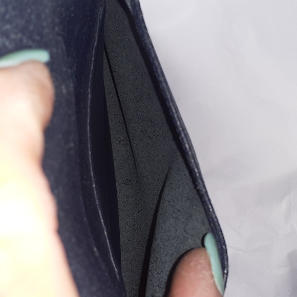 Givenchy authentic leather crossbody bag. - Picture 12 of 16